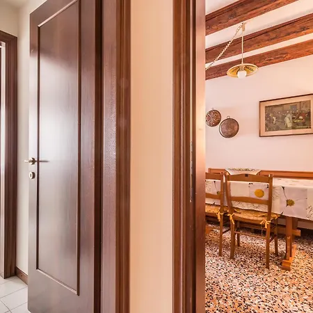 Vivaldi Apartment *