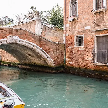 Vivaldi Apartment *